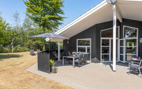 Gylla - 12Km from the Sea: Meubilair, Interieur Ontwerp, Flooring, Hout, Verdieping, Plafond, Houten Vloer, Stoel, Tafel, Verlichting