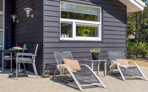 Gylla - 12Km from the Sea: Meubilair, Interieur Ontwerp, Flooring, Hout, Verdieping, Plafond, Houten Vloer, Stoel, Tafel, Verlichting
