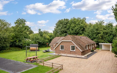 Prohor - 10.5Km from the Sea: Dak, Huis, Huis, Verblijf, Deur, Siding, Dek, Veranda, Plank, Hardwood