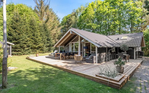 Anastaja - 12Km from the Sea: Meubilair, Interieur Ontwerp, Flooring, Hout, Verdieping, Plafond, Houten Vloer, Stoel, Tafel, Verlichting