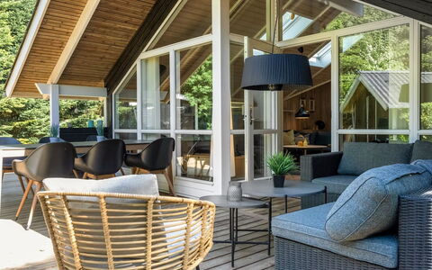 Anastaja - 12Km from the Sea: Meubilair, Interieur Ontwerp, Flooring, Hout, Verdieping, Plafond, Houten Vloer, Stoel, Tafel, Verlichting