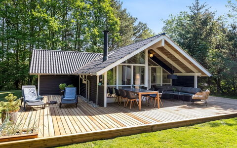 Anastaja - 12Km from the Sea: Meubilair, Interieur Ontwerp, Flooring, Hout, Verdieping, Plafond, Houten Vloer, Stoel, Tafel, Verlichting