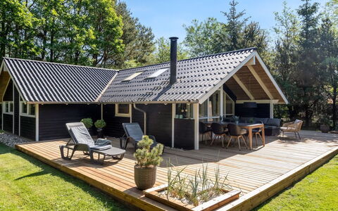 Anastaja - 12Km from the Sea: Meubilair, Interieur Ontwerp, Flooring, Hout, Verdieping, Plafond, Houten Vloer, Stoel, Tafel, Verlichting