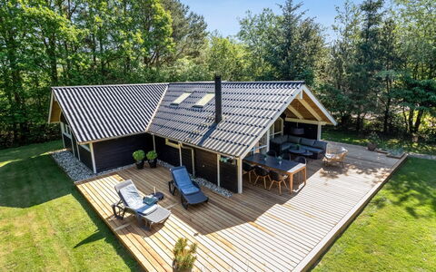 Anastaja - 12Km from the Sea: Meubilair, Interieur Ontwerp, Flooring, Hout, Verdieping, Plafond, Houten Vloer, Stoel, Tafel, Verlichting