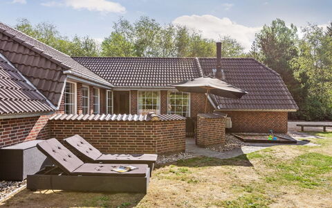Friederk - 12Km from the Sea: Dak, Verblijf, Tuin, Backyard, Schaduw, Werf, Gazon, Ontwerp, Steen