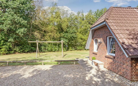 Friederk - 12Km from the Sea: Verblijf, Huis, Dak, Huis, Landelijk Gebied, Tuin, Boerderij, Gazon, Landgoed, Backyard