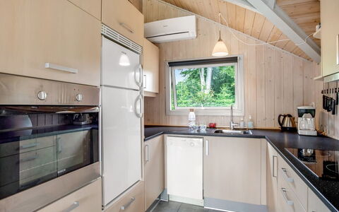 Tecla - 12Km from the Sea: Keuken, Hout, Toestel Van De Keuken, Interieur Ontwerp, Countertop, Major Appliance, Flooring, Plafond, Huis, Meubilair