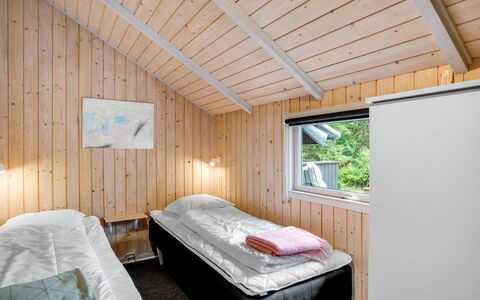 Tecla - 12Km from the Sea: Hout, Huis, Slaapkamer, Deur, Verblijf, Freezing, Bed, Winter, Bedding, Sneeuw