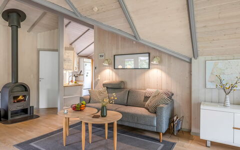Torben - 10Km from the Sea: Hout, Flooring, Plafond, Interieur Ontwerp, Kamer, Verdieping, Meubilair, Woonkamer, Lichte Inrichting, Huishoudapparatuur