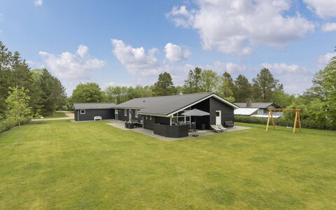 Gardi - 14Km from the Sea: Gras, Huis, Dak, Huis, Verblijf, Struik, Land Lot, Landelijk Gebied, Boerderij, Groundcover