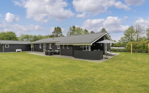 Gardi - 14Km from the Sea: Gras, Huis, Dak, Huis, Verblijf, Struik, Land Lot, Landelijk Gebied, Boerderij, Groundcover