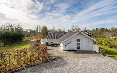 Edvardsine - 12Km from the Sea: Dak, Huis, Land Lot, Huis, Verblijf, Landgoed, Garden Gebouwen, Schaduw, Blokhut, Landscaping