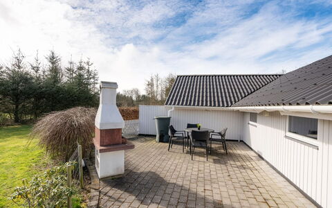 Edvardsine - 12Km from the Sea: Dak, Huis, Land Lot, Huis, Verblijf, Landgoed, Garden Gebouwen, Schaduw, Blokhut, Landscaping