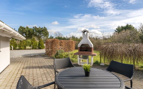 Edvardsine - 12Km from the Sea: Dak, Huis, Land Lot, Huis, Verblijf, Landgoed, Garden Gebouwen, Schaduw, Blokhut, Landscaping