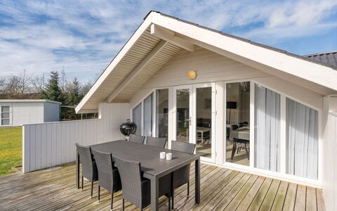 Edvardsine - 12Km from the Sea: Dak, Huis, Land Lot, Huis, Verblijf, Landgoed, Garden Gebouwen, Schaduw, Blokhut, Landscaping