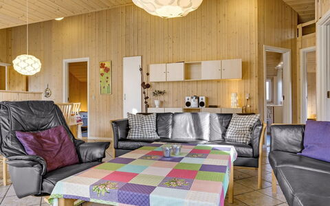 Tyki - 12Km from the Sea: Interieur Ontwerp, Meubilair, Hout, Plafond, Flooring, Verdieping, Lichte Inrichting, Kamer, Verlichting, Woonkamer