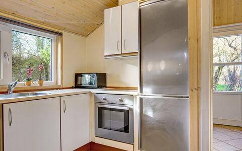 Tyki - 12Km from the Sea: Hout, Major Appliance, Interieur Ontwerp, Flooring, Keuken, Plafond, Toestel Van De Keuken, Verdieping, Verlichting, Kamer