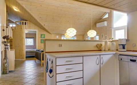 Tyki - 12Km from the Sea: Interieur Ontwerp, Hout, Plafond, Flooring, Meubilair, Verdieping, Countertop, Keuken, Lichte Inrichting, Kamer