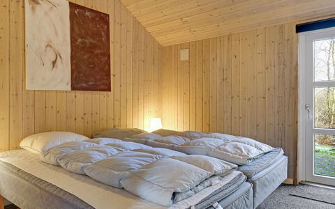 Tyki - 12Km from the Sea: Slaapkamer, Meubilair, Hout, Interieur Ontwerp, Bed, Verdieping, Flooring, Laken, Bedding, Plafond