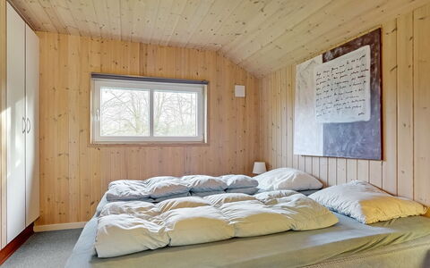Tyki - 12Km from the Sea: Bed, Slaapkamer, Laken, Bedding, Hout, Interieur Ontwerp, Plafond, Kamer, Verdieping, Bed Frame
