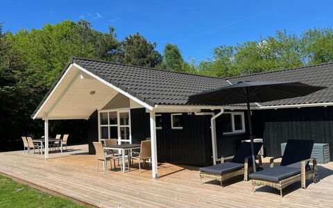 Tyki - 12Km from the Sea: Verblijf, Schaduw, Buitenmeubels, Veranda, Werf, Dek, Outdoor Structuur, Garden Gebouwen, Luifel, Siding