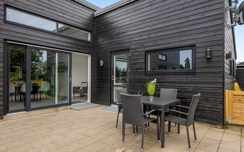 Weike - 950M to the Fjord: Dak, Huis, Huis, Verblijf, Deur, Siding, Dek, Veranda, Plank, Hardwood