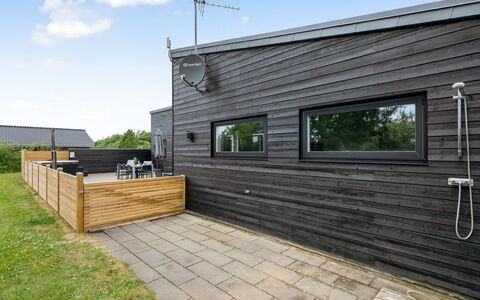 Weike - 950M to the Fjord: Dak, Huis, Huis, Verblijf, Deur, Siding, Dek, Veranda, Plank, Hardwood