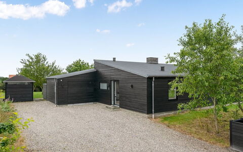 Weike - 950M to the Fjord: Dak, Huis, Huis, Verblijf, Deur, Siding, Dek, Veranda, Plank, Hardwood