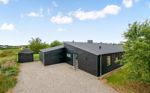Weike - 950M to the Fjord: Dak, Huis, Huis, Verblijf, Deur, Siding, Dek, Veranda, Plank, Hardwood