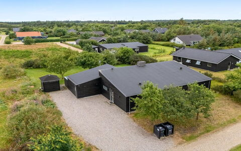 Weike - 950M to the Fjord: Dak, Huis, Huis, Verblijf, Deur, Siding, Dek, Veranda, Plank, Hardwood