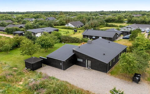 Weike - 950M to the Fjord: Dak, Huis, Huis, Verblijf, Deur, Siding, Dek, Veranda, Plank, Hardwood