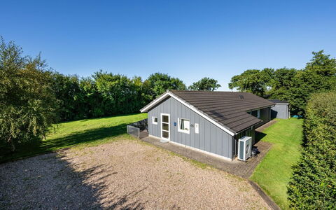 Findus - 1.2Km to the Fjord: Hout, Meubilair, Appartement, Kamer, Plafond, Beits, Stoel, Hardwood, Vernis, Timmerhout