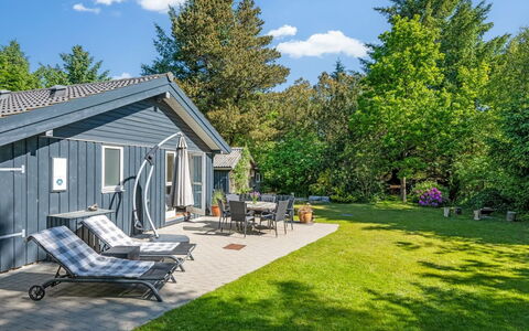 Elevine - 300M to the Fjord: Huis, Verblijf, Tuin, Landgoed, Landscaping, Schaduw, Gazon, Werf, Backyard, Garden Gebouwen