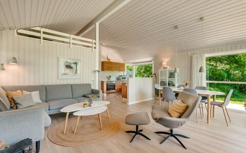 Elevine - 300M to the Fjord: Hout, Flooring, Interieur Ontwerp, Plafond, Verdieping, Houten Vloer, Huis, Hardwood, Woonkamer, Keuken En Eettafel