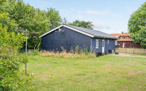 Landeline - 200M to the Fjord: Dak, Huis, Huis, Verblijf, Deur, Siding, Landgoed, Gazon, Werf, Veranda