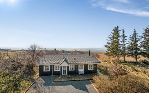 Bjart - 50M to the Fjord: Hout, Dak, Architectuur, Huis, Huis, Verblijf, Siding, Hardwood, Helling, Landgoed