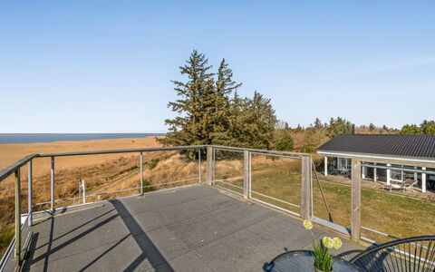 Bjart - 50M to the Fjord: Hout, Dak, Architectuur, Huis, Huis, Verblijf, Siding, Hardwood, Helling, Landgoed