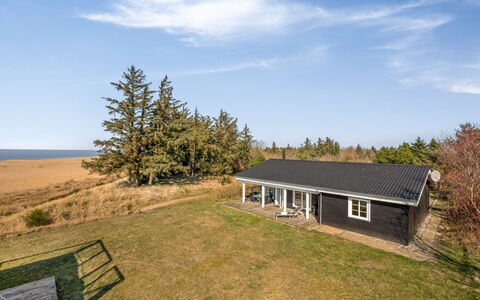 Bjart - 50M to the Fjord: Hout, Dak, Architectuur, Huis, Huis, Verblijf, Siding, Hardwood, Helling, Landgoed