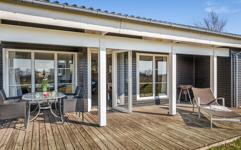 Bjart - 50M to the Fjord: Hout, Dak, Architectuur, Huis, Huis, Verblijf, Siding, Hardwood, Helling, Landgoed