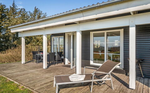 Bjart - 50M to the Fjord: Hout, Dak, Architectuur, Huis, Huis, Verblijf, Siding, Hardwood, Helling, Landgoed