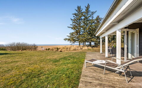 Bjart - 50M to the Fjord: Hout, Dak, Architectuur, Huis, Huis, Verblijf, Siding, Hardwood, Helling, Landgoed