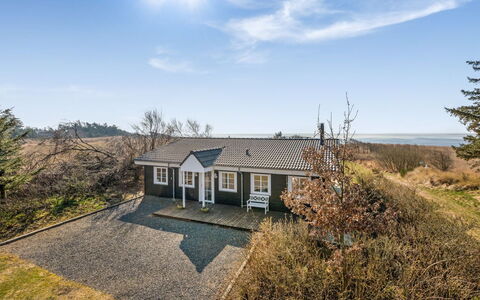 Bjart - 50M to the Fjord: Hout, Dak, Architectuur, Huis, Huis, Verblijf, Siding, Hardwood, Helling, Landgoed
