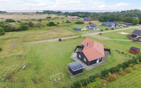 Arnger - 300M to the Fjord: Hout, Dak, Architectuur, Huis, Huis, Verblijf, Siding, Hardwood, Helling, Landgoed