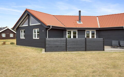 Arnger - 300M to the Fjord: Hout, Dak, Architectuur, Huis, Huis, Verblijf, Siding, Hardwood, Helling, Landgoed