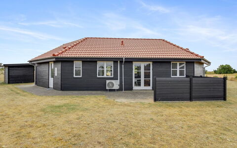 Arnger - 300M to the Fjord: Hout, Dak, Architectuur, Huis, Huis, Verblijf, Siding, Hardwood, Helling, Landgoed