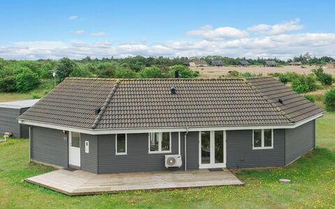 Karmen - 300M to the Fjord: Huis, Dak, Huis, Verblijf, Schuur, Garden Gebouwen, Siding, Werf, Blokhut, Hut