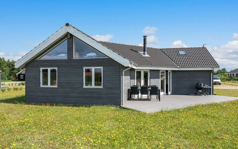 Karmen - 300M to the Fjord: Huis, Dak, Huis, Verblijf, Schuur, Garden Gebouwen, Siding, Werf, Blokhut, Hut