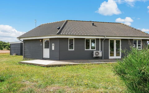 Karmen - 300M to the Fjord: Huis, Dak, Huis, Verblijf, Schuur, Garden Gebouwen, Siding, Werf, Blokhut, Hut