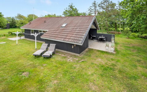 Ottilie - 350M to the Fjord: Huis, Dak, Huis, Verblijf, Struik, Groundcover, Landgoed, Boerderij, Siding, Garden Gebouwen