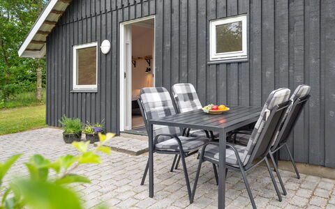 Ottilie - 350M to the Fjord: Huis, Dak, Huis, Verblijf, Struik, Groundcover, Landgoed, Boerderij, Siding, Garden Gebouwen